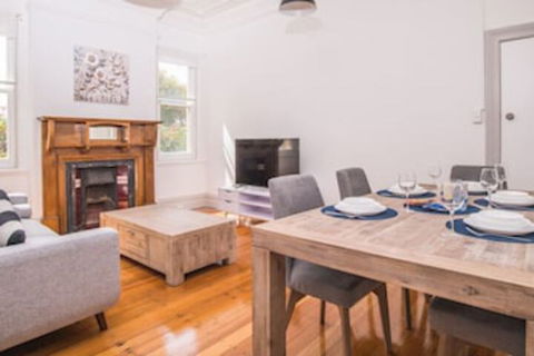 Beautiful Pre-loved Ashfield 4 Bedroom Home - Holiday Sunshine Coast 0