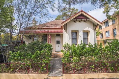 Beautiful Pre-loved Ashfield 4 Bedroom Home - Holiday Sunshine Coast 2