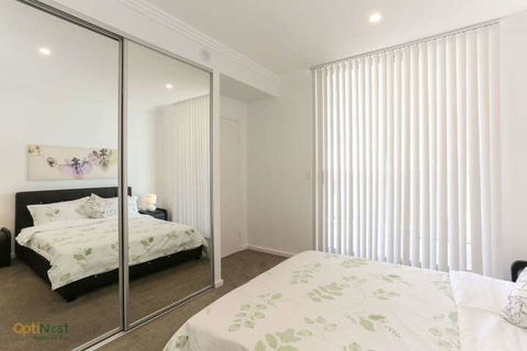Modern, Spacious Apt@liverpool With Incredible Views - Sunshine Coast Tourism 5