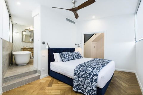 Accommodate Canberra Warehouse - Holiday Sunshine Coast 4