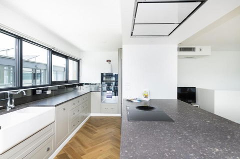 Accommodate Canberra Warehouse - Holiday Sunshine Coast 2