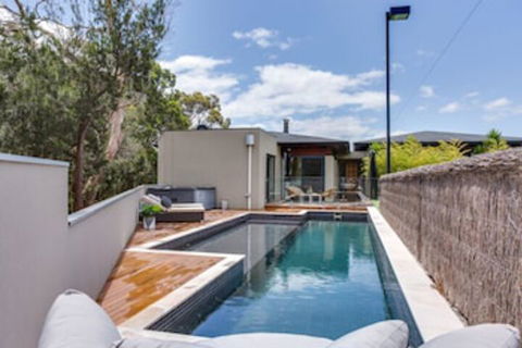 Kalina Retreat Tennis & Pool - Holiday Sunshine Coast 0