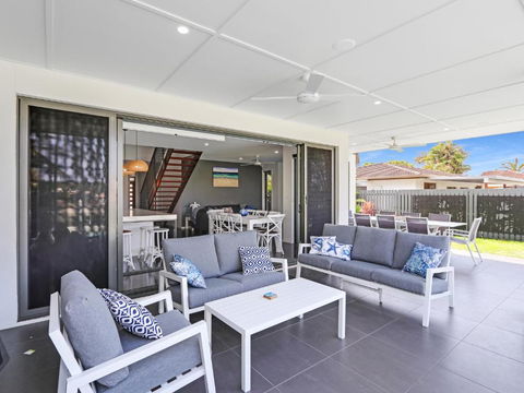 WATERFRONT HOME BORDERING MOOLOOLABA - Holiday Sunshine Coast 3