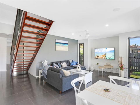 WATERFRONT HOME BORDERING MOOLOOLABA - Holiday Sunshine Coast 5