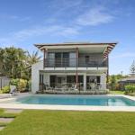 WATERFRONT HOME BORDERING MOOLOOLABA - Holiday Sunshine Coast 0