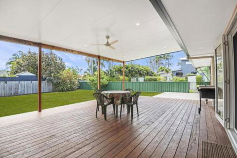 Beach Shack On Towners - Holiday Sunshine Coast 5