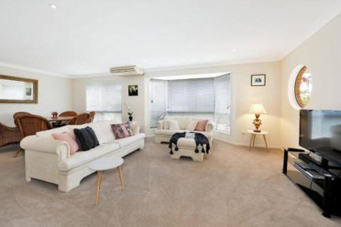 Hook Wine & Sinker Hervey Bay - Sunshine Coast Tourism 4