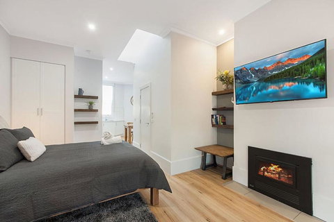 Little Hopwood Apartment No1 - Sunshine Coast Tourism 4