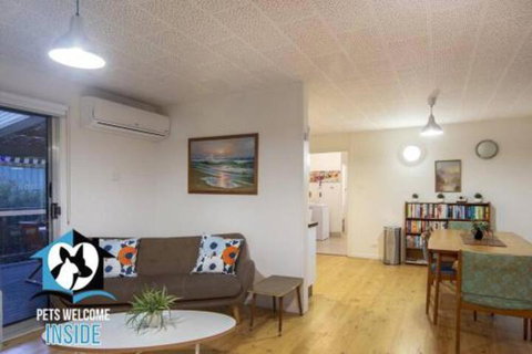 Retro Groovy Pad Pt Elliot - Sunshine Coast Tourism 0