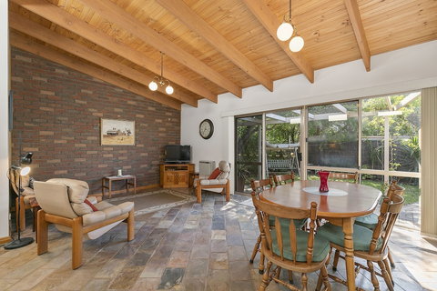 Peaceful Retreat Surf Side PET Friendly - Sunshine Coast Tourism 1