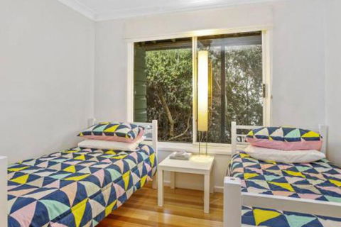 SEAVIEW Ocean Views From A Modern Townhouse - Sunshine Coast Tourism 7