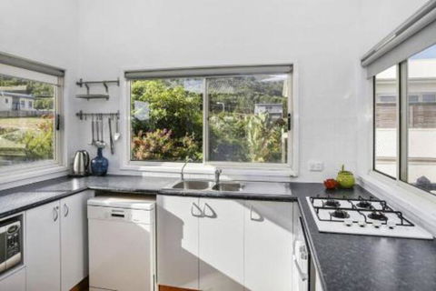 SEAVIEW Ocean Views From A Modern Townhouse - Sunshine Coast Tourism 2