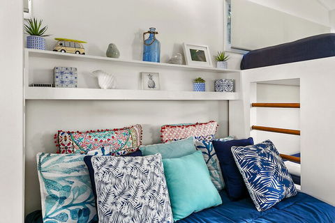 Stunning River House 51 Hilton Esplanade - Holiday Sunshine Coast 2