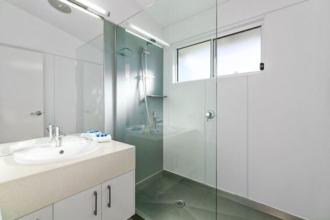 Stunning River House 51 Hilton Esplanade - Holiday Sunshine Coast 7