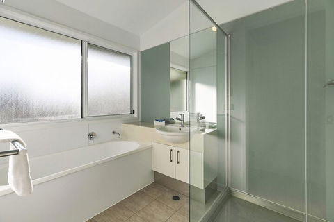 Stunning River House 51 Hilton Esplanade - Holiday Sunshine Coast 3