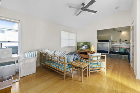 Stunning River House 51 Hilton Esplanade - Holiday Sunshine Coast 4