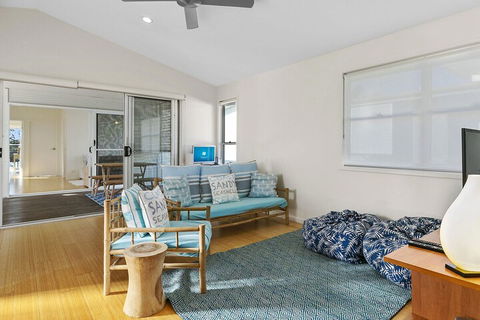 Stunning River House 51 Hilton Esplanade - Holiday Sunshine Coast 6