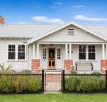 Inis Mor NEW LISTING in the heart of Apollo Bay