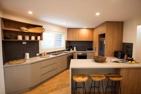 MONREPOS - Holiday Sunshine Coast 0