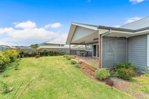 Ontario Way 1 Burrill Lake - Sunshine Coast Tourism 4