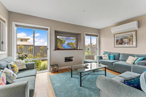 Ontario Way 1 Burrill Lake - Sunshine Coast Tourism 0