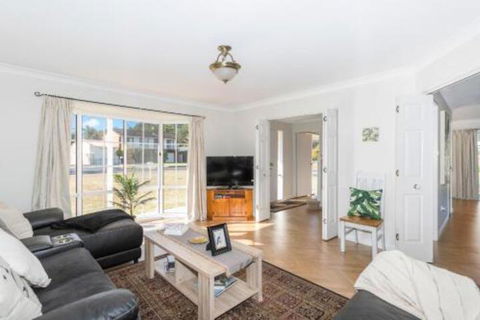 Macleay Street 23 Narrawallee - Holiday Sunshine Coast 0
