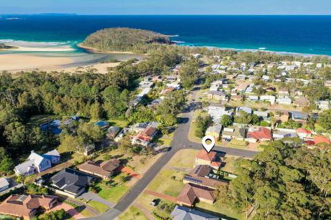 Macleay Street 23 Narrawallee - Holiday Sunshine Coast 2