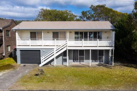 Seaview Getaway - Sunshine Coast Tourism 0