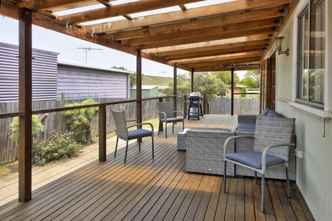 A Reel Teal - Holiday Sunshine Coast 1