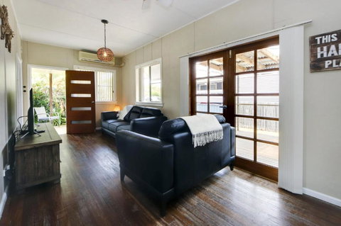 A Reel Teal - Holiday Sunshine Coast 6