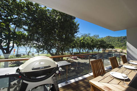 Maggies Beachfront Apartments - Holiday Sunshine Coast 2
