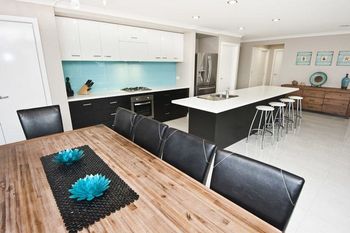 Sea Lounge - Holiday Sunshine Coast 6