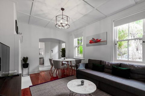 Luxurious Heritage Home With Harbour Bridge Views - Holiday Sunshine Coast 5