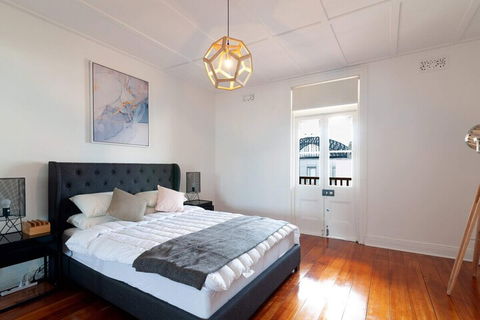 Luxurious Heritage Home With Harbour Bridge Views - Holiday Sunshine Coast 7