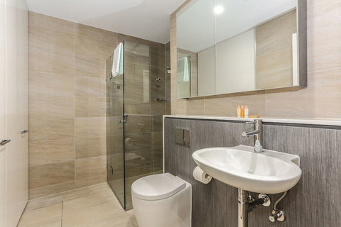 New Bright Apartment In Waterloo - Holiday Sunshine Coast 3