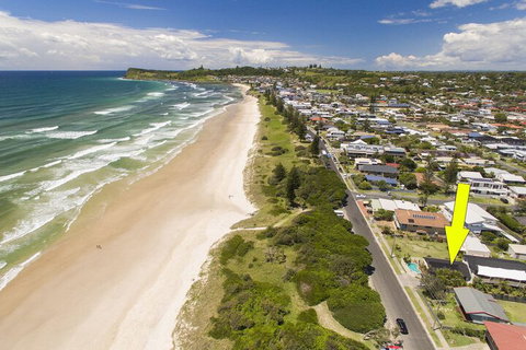 Barefoot - Sunshine Coast Tourism 0