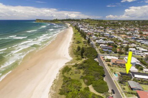Barefoot - Sunshine Coast Tourism 2