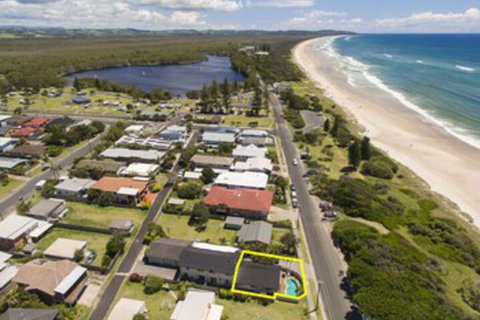 Barefoot - Sunshine Coast Tourism 1