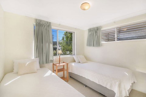 Unit 3 At 4 Pelican Street, Peregian Beach, Noosa Shire - Sunshine Coast Tourism 3