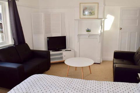 Homy Apartment In Trendy Haberfield - Holiday Sunshine Coast 6