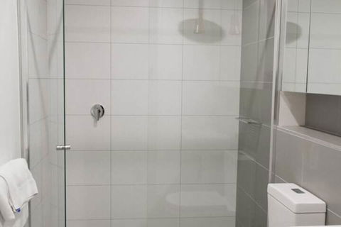 Modern Light-filled Luxury 1bedroom Apartment In South Melbourne - Holiday Sunshine Coast 3