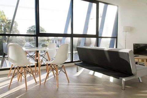 Modern Light-filled Luxury 1bedroom Apartment In South Melbourne - Holiday Sunshine Coast 4