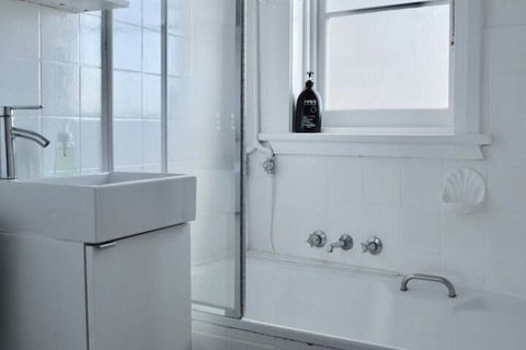 Comfortable 3 Bedroom Apartment In Trendy Haberfield - Holiday Sunshine Coast 1