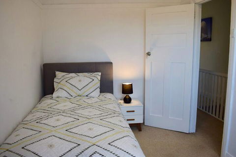 Comfortable 3 Bedroom Apartment In Trendy Haberfield - Holiday Sunshine Coast 4