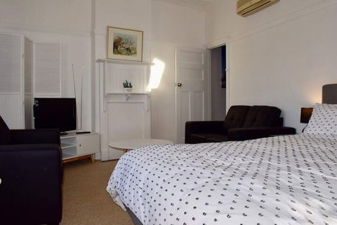 Comfortable 3 Bedroom Apartment In Trendy Haberfield - Holiday Sunshine Coast 7