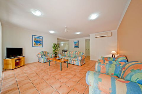 At Beach Court Holiday Villas - Holiday Sunshine Coast 4