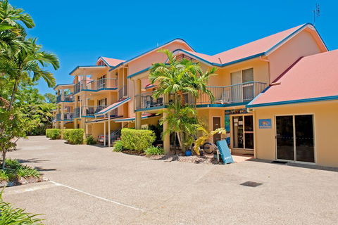 At Beach Court Holiday Villas - Holiday Sunshine Coast 1