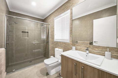 Pet Friendly, New House Peregian Breeze Drive, Peregian Beach - Sunshine Coast Tourism 7