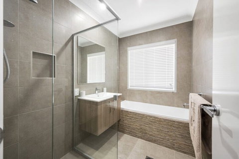 Pet Friendly, New House Peregian Breeze Drive, Peregian Beach - Sunshine Coast Tourism 6