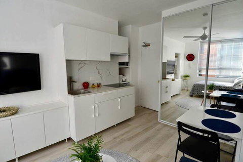 Cute Studio Apartment In Maroubra - Holiday Sunshine Coast 2